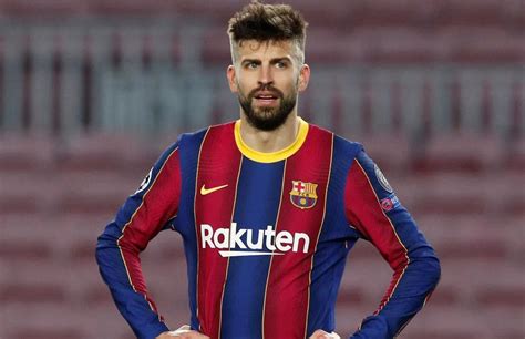 gerard piqué naked|Ops! Desnudo accidental de Gerard Piqué inunda las redes